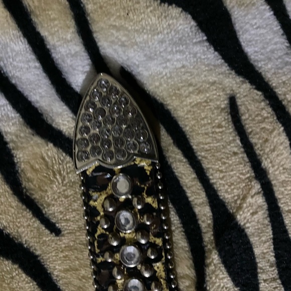 Blinged out cheetah print belt - Picture 3 of 6